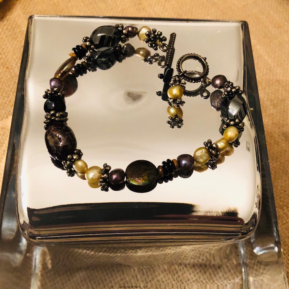 BLACK FRESH WATER MABE’ PEARLS BRACELET WITH GRAY PEARLS  GUNMETAL CLASP